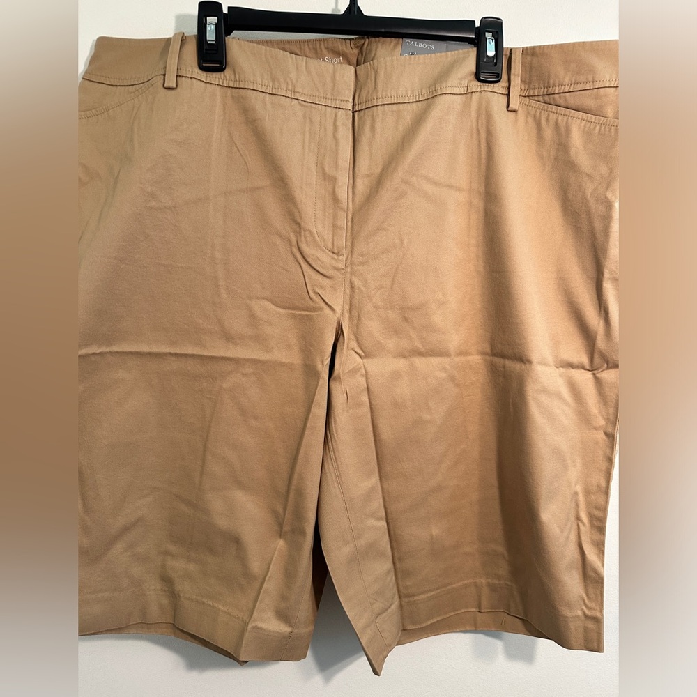 Women’s shorts size 22